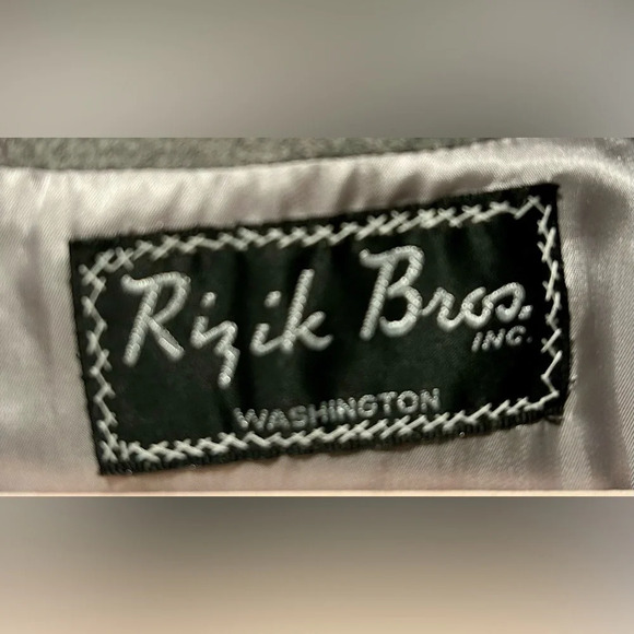 Gently Worn Rizik Bros. Gray Wool and Mohair Blend Coat W/Fox Fur Trim, Size M. - Picture 3 of 4